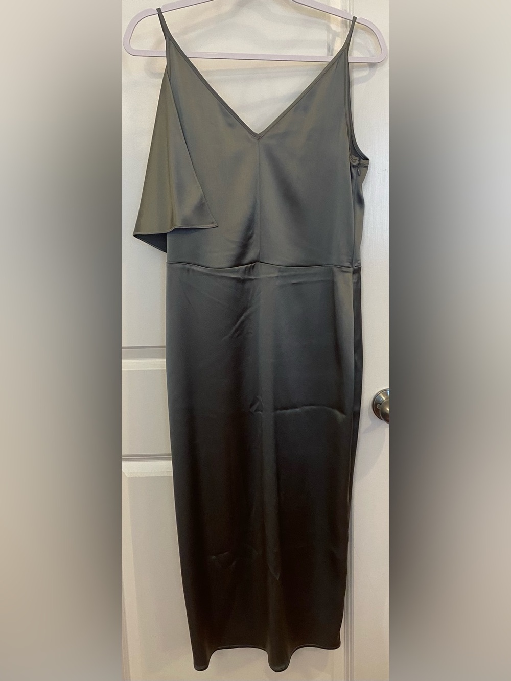 Deveaux New York Midi Dress Sz 6 Sage Green Satin Overlay Ruffle Detail USA